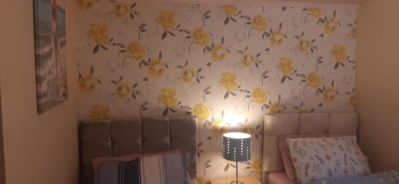 Delightful Home Stay - Double Ensuiteroom. 格拉斯哥 外观 照片